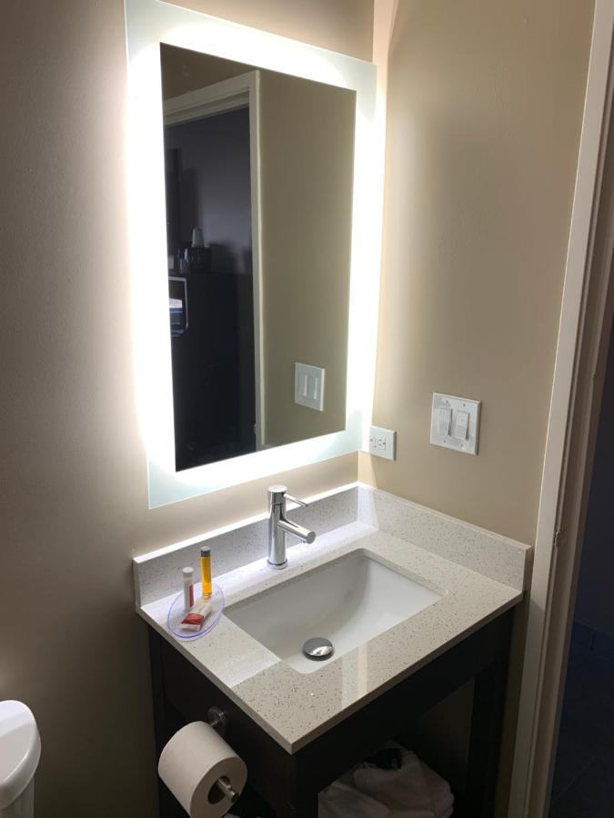 فندق Super 8 By Wyndham جوليت المظهر الخارجي الصورة